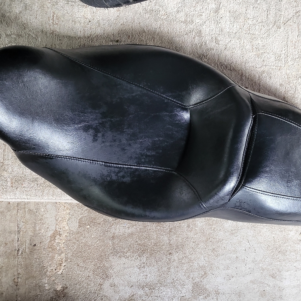 Harley Davidson Seat H820501BR00001 P52320-11.